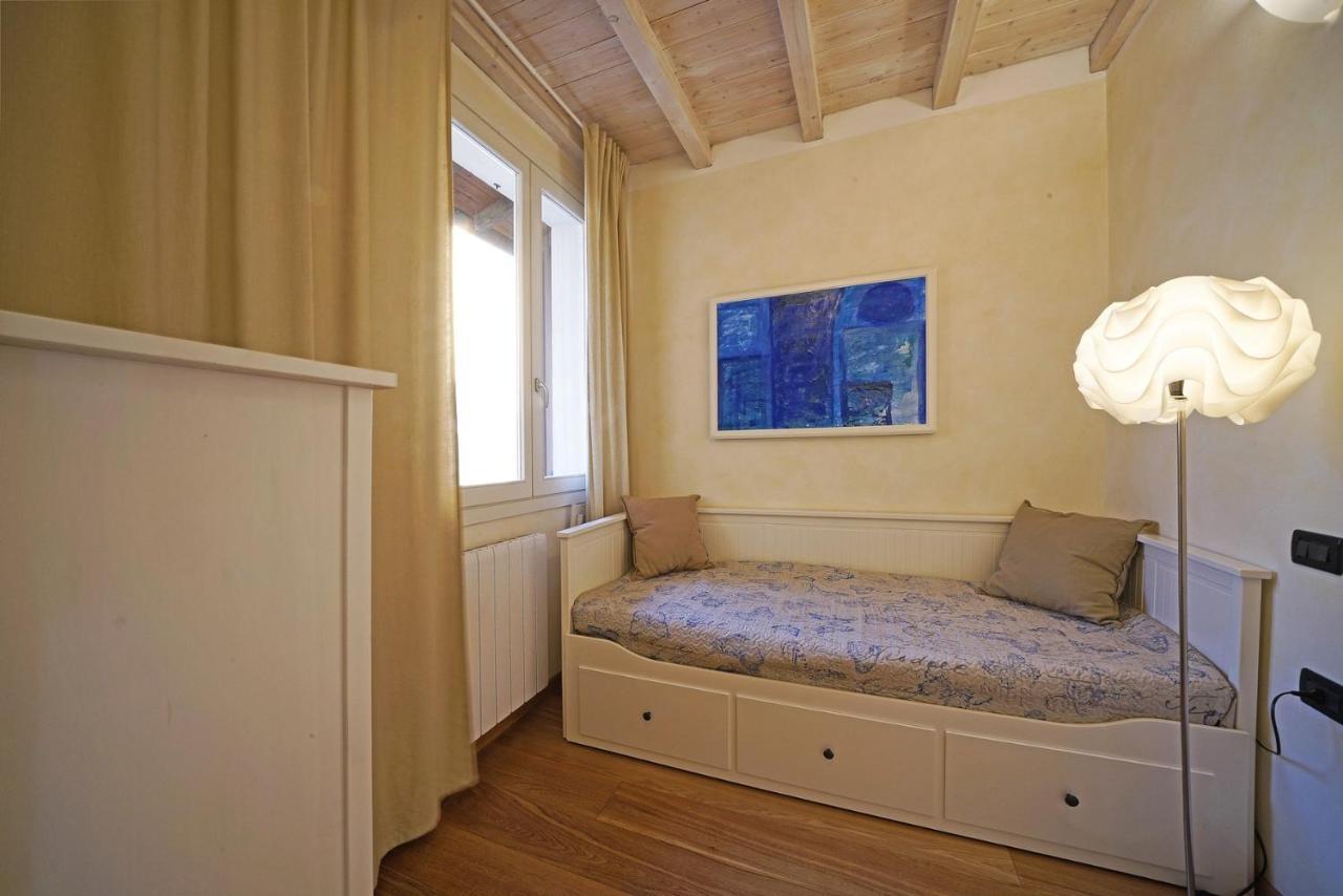 L'Orologio Apartment Salo Exterior photo